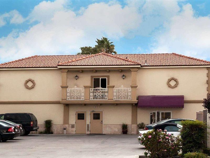 Howard Johnson By Wyndham Bakersfield Exteriör bild