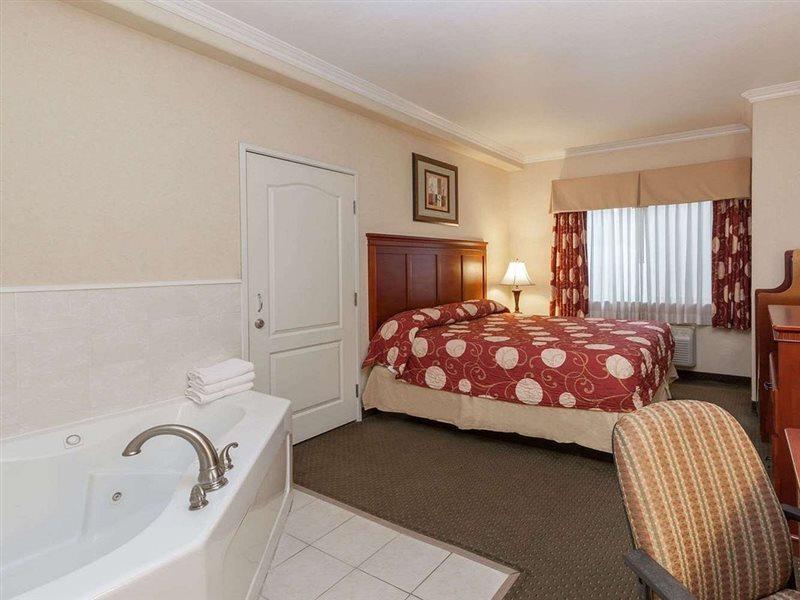 Howard Johnson By Wyndham Bakersfield Exteriör bild