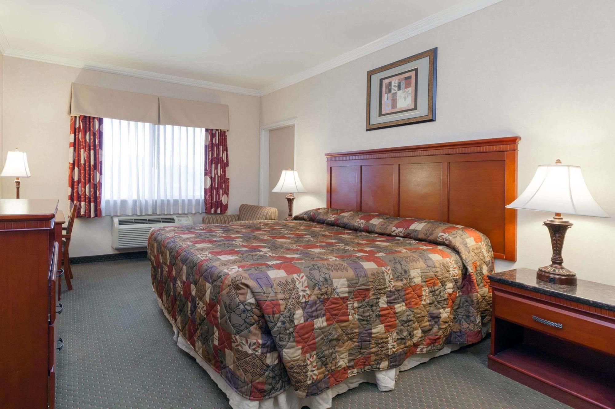 Howard Johnson By Wyndham Bakersfield Exteriör bild